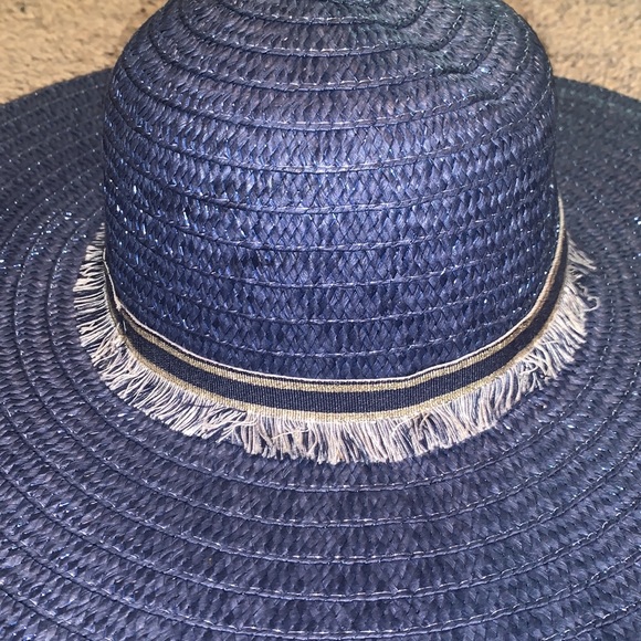 Summer hat with fringe - Picture 2 of 3